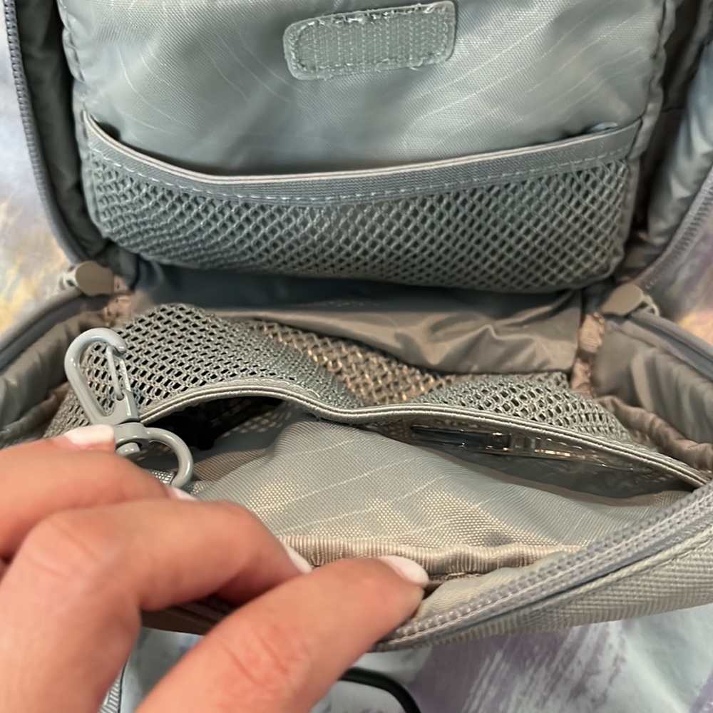 Incase Pouch - Picture 4 of 5